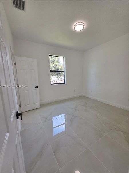 Spacious, unfurnished interior of a new home in , Lehigh Acres (Image 29).