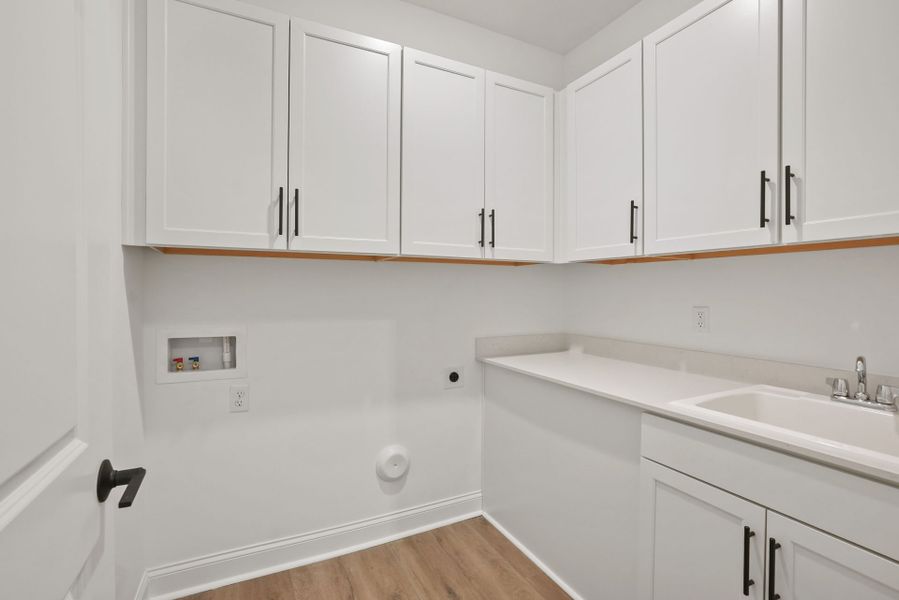 Furnished interior view inside a new home in Forest Creek, Waxhaw (Image 11).