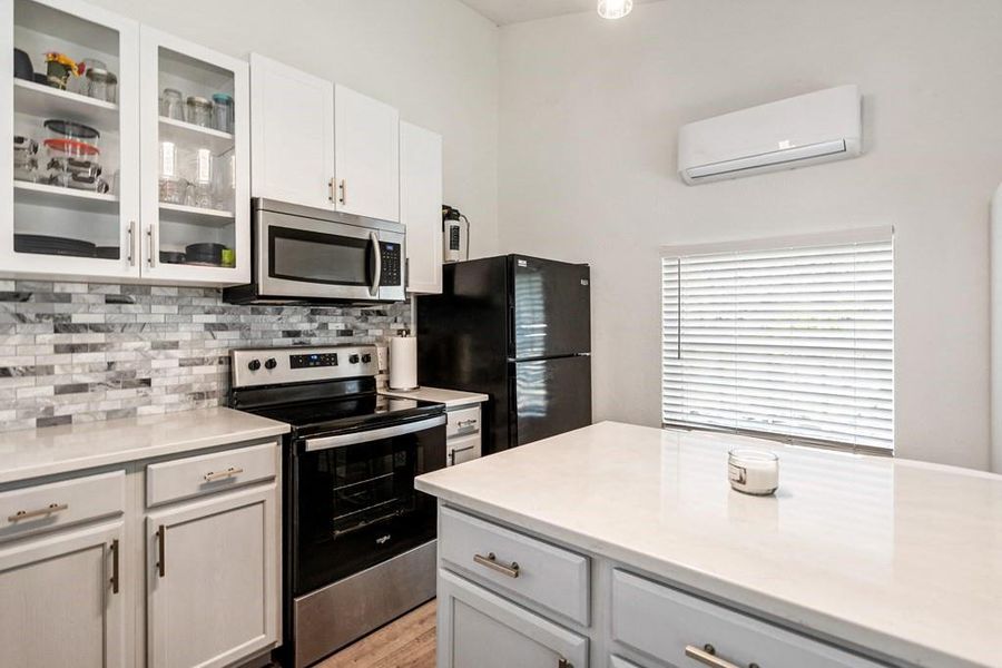 Furnished interior view inside a new home in , Gun Barrel City (Image 9).