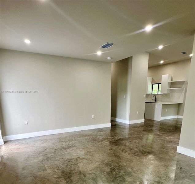 Spacious, unfurnished interior of a new home in , Miami (Image 46).