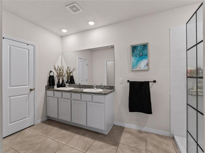 Furnished interior view inside a new home in Star Farms at Lakewood Ranch, Bradenton (Image 34).