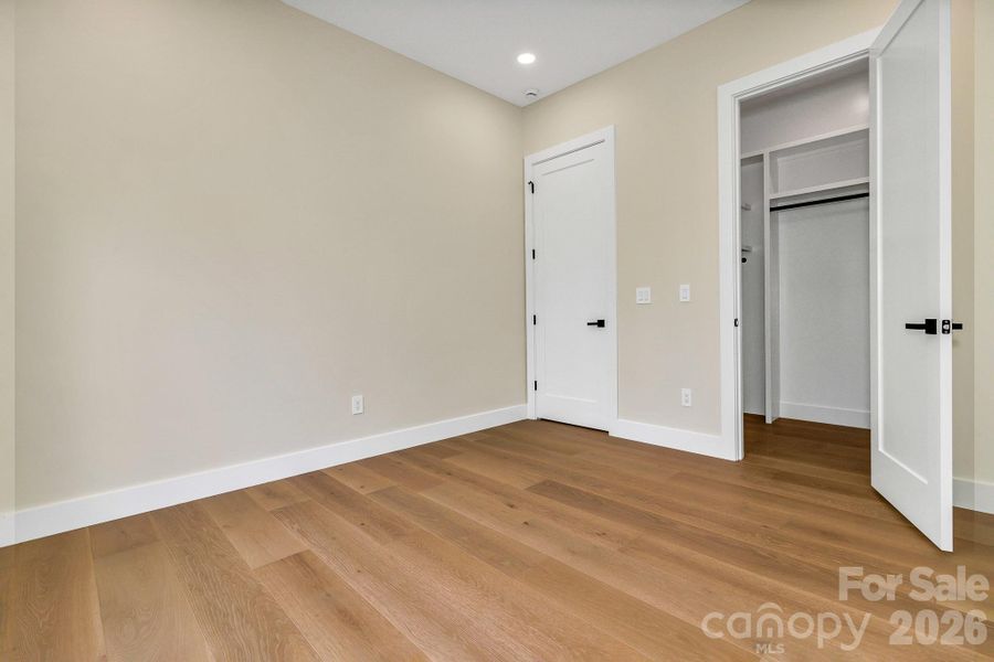 Spacious, unfurnished interior of a new home in , Fairview (Image 42).