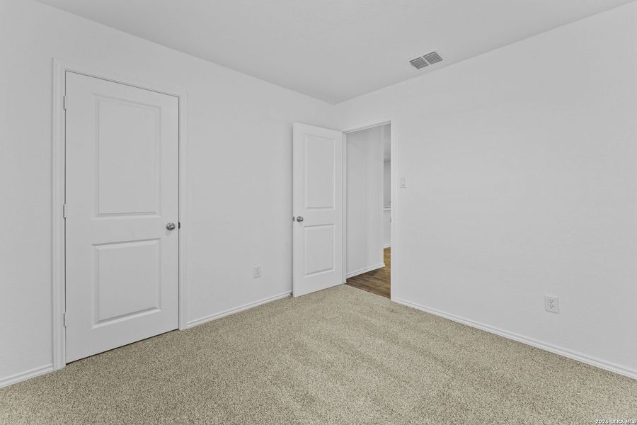 Spacious, unfurnished interior of a new home in Avenida, Converse (Image 24).