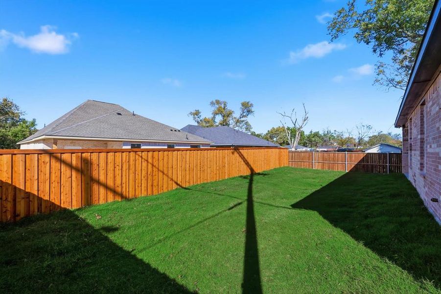 Exterior details and patio area of a home in , Terrell (Image 20).