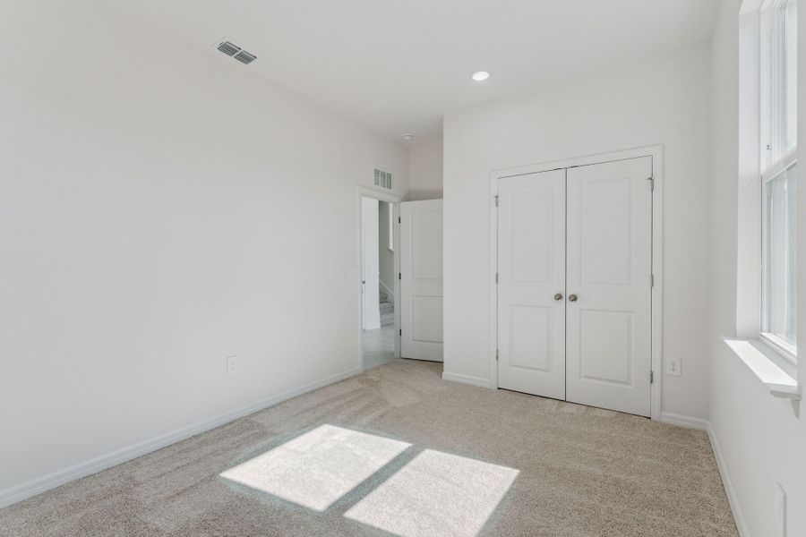 Spacious, unfurnished interior of a new home in Estes Reserve, Eustis (Image 28).