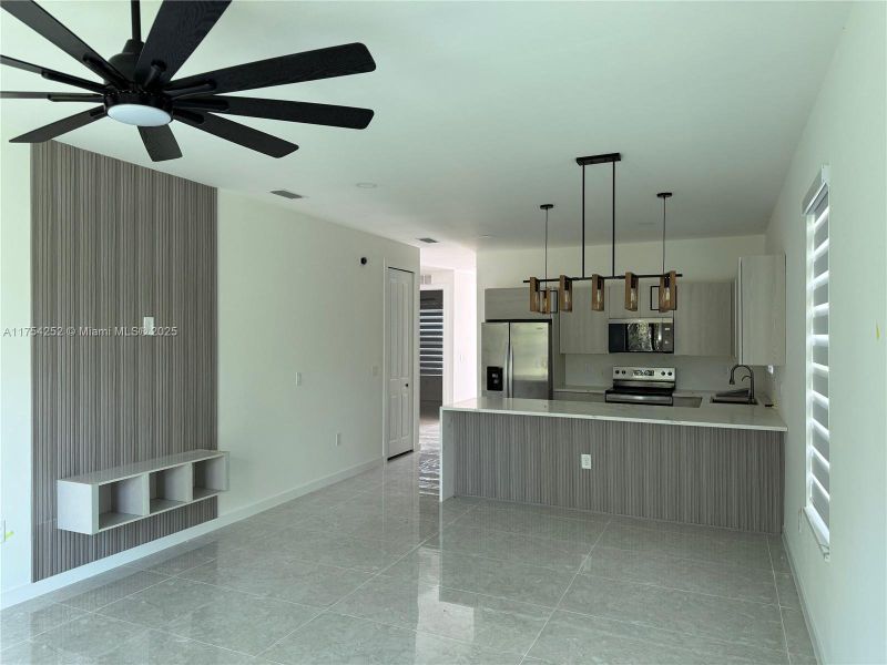Spacious, unfurnished interior of a new home in , Punta Gorda (Image 19).