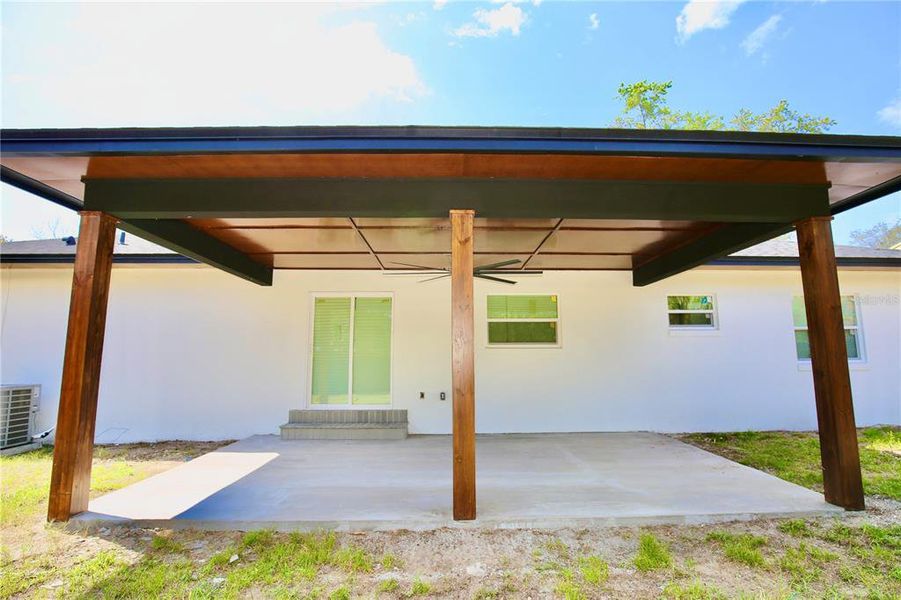 Exterior details and patio area of a home in , Orlando (Image 31).