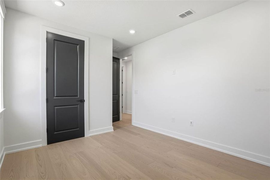 Spacious, unfurnished interior of a new home in , Tampa (Image 23).