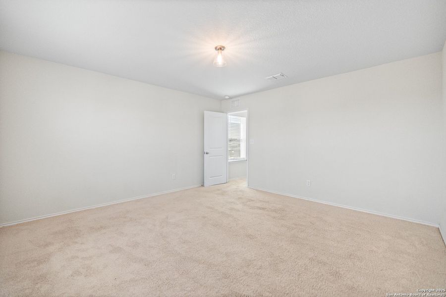 Spacious, unfurnished interior of a new home in Cinco Lakes, San Antonio (Image 20). Spacious, unfurnished interior of a new home in Cinco Lakes, San Antonio (Image 20).