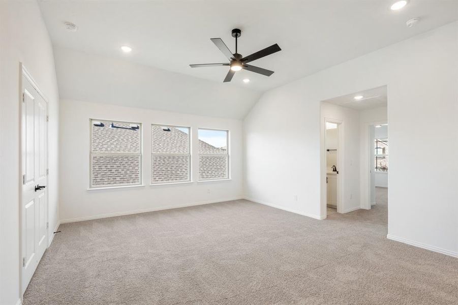 Spacious, unfurnished interior of a new home in Willow Wood Classic 50, McKinney (Image 22).