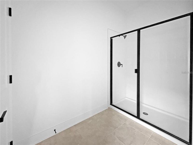 Spacious, unfurnished interior of a new home in Arbor Park, Leesburg (Image 11).