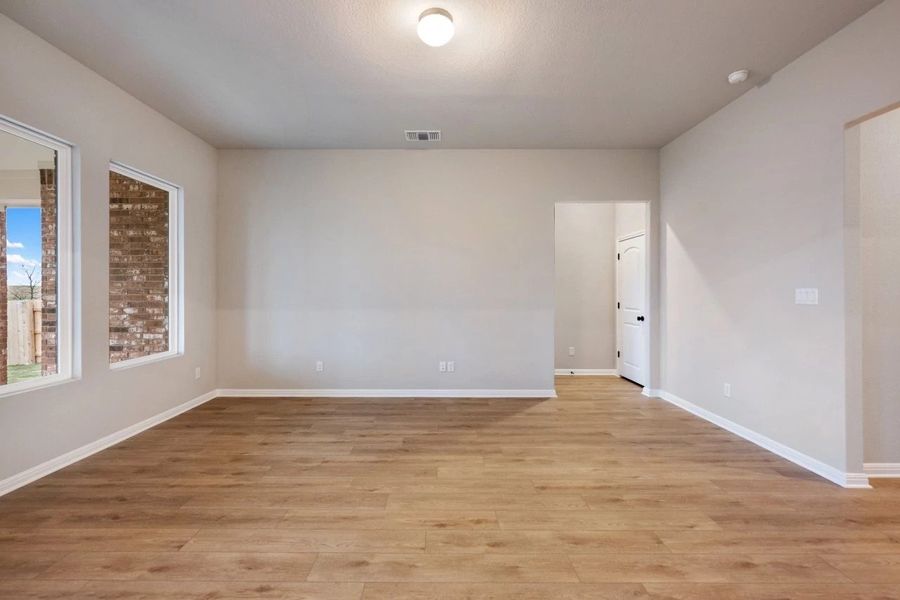 Spacious, unfurnished interior of a new home in Berry Creek Highlands, Georgetown (Image 35).