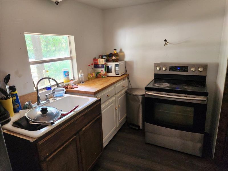 Furnished interior view inside a new home in , Cleburne (Image 3).