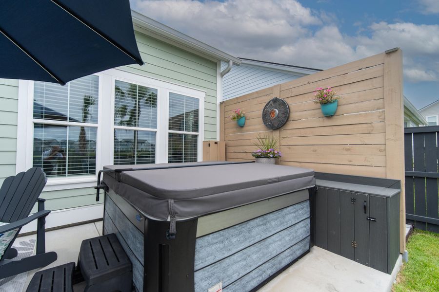 Exterior details and patio area of a home in Carnes Crossroads, Summerville (Image 25).