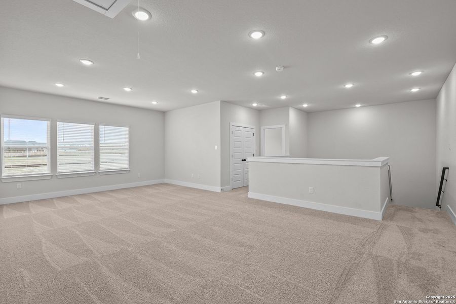 Spacious, unfurnished interior of a new home in Homestead, Schertz (Image 25).