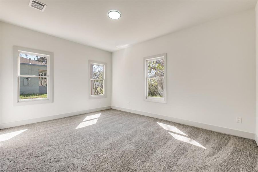 Spacious, unfurnished interior of a new home in , Dallas (Image 20).