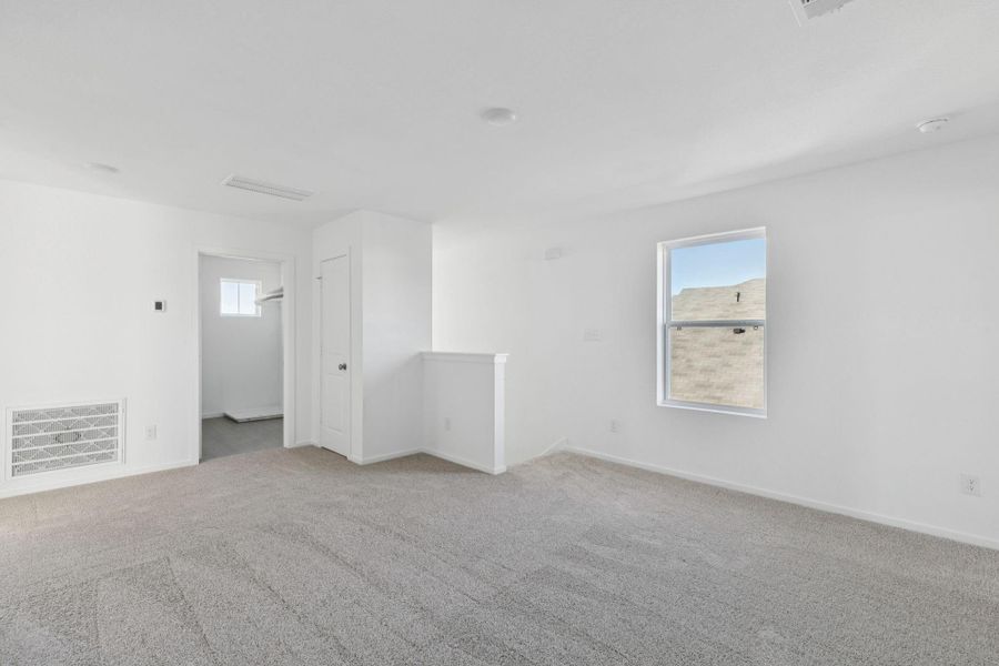 Spacious, unfurnished interior of a new home in Montgomery Bend, Montgomery (Image 27).