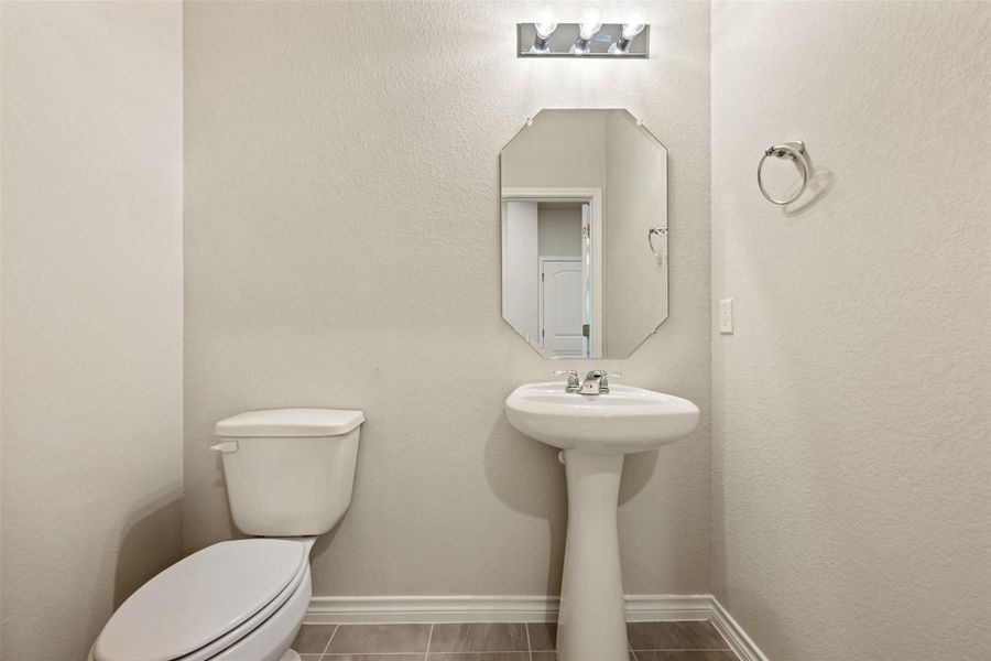 Representative images and renderings are for illustrative purposes. Actual structural options and design finishes of home may vary.