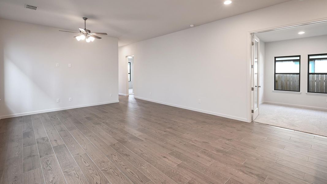 Spacious, unfurnished interior of a new home in Crosswinds, Kyle (Image 25).