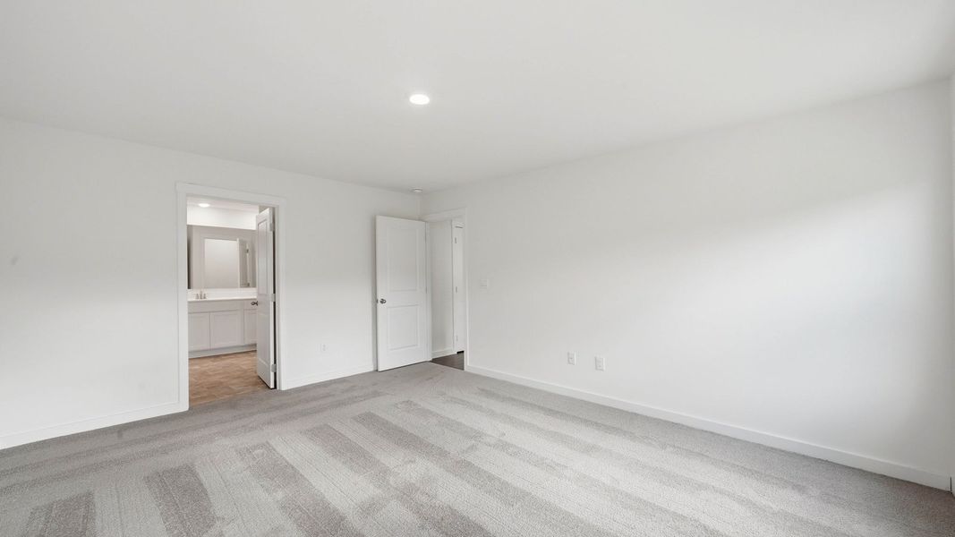 Spacious, unfurnished interior of a new home in Emory Creek, Harriman (Image 22).