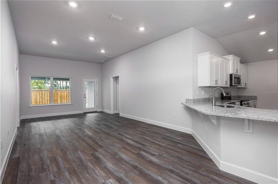 Spacious, unfurnished interior of a new home in Kirkland Farms, Alachua (Image 18).