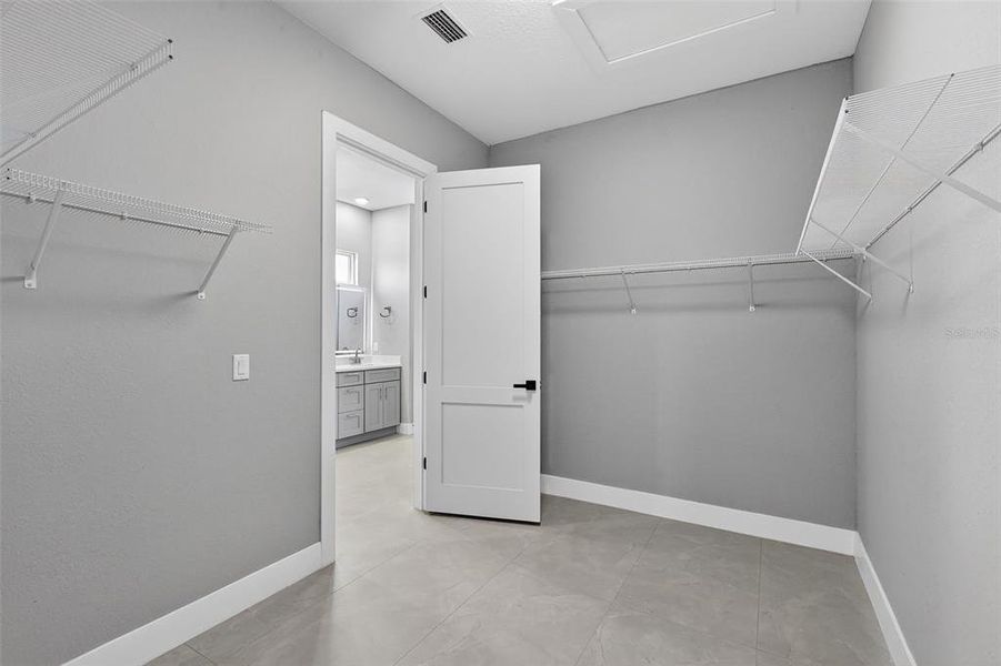 Spacious, unfurnished interior of a new home in , Port Charlotte (Image 27).