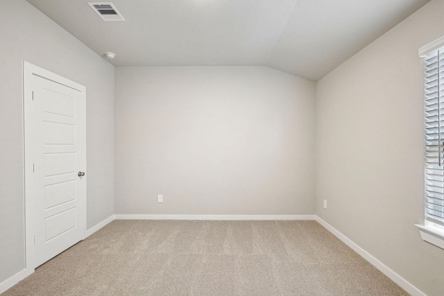 Spacious, unfurnished interior of a new home in Southwinds, Baytown (Image 24).
