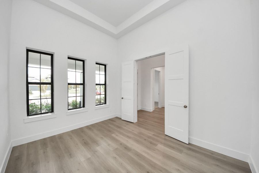 Spacious, unfurnished interior of a new home in ARTAVIA: Hilltop Collection, Conroe (Image 10).