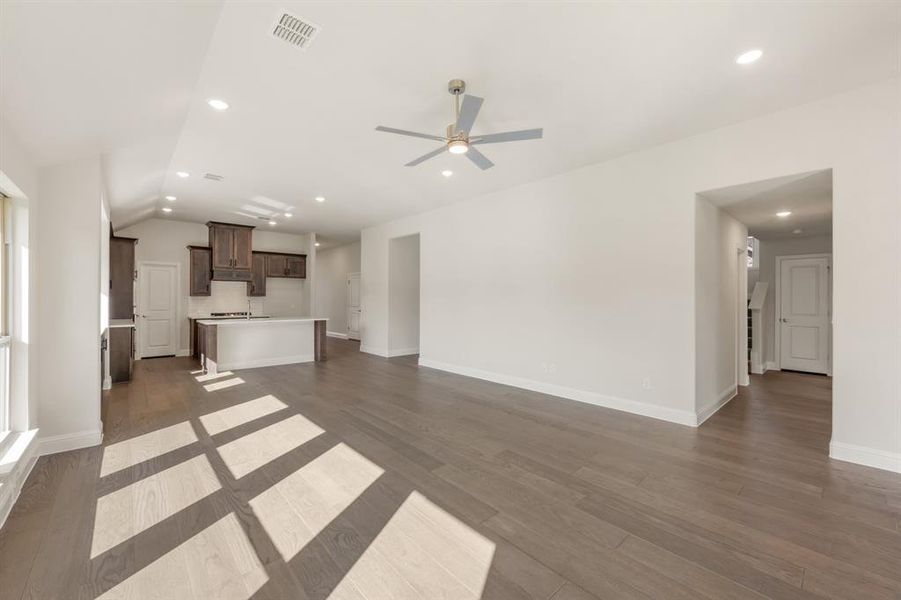 Spacious, unfurnished interior of a new home in Sable Creek, Sanger (Image 21). Spacious, unfurnished interior of a new home in Sable Creek, Sanger (Image 21).