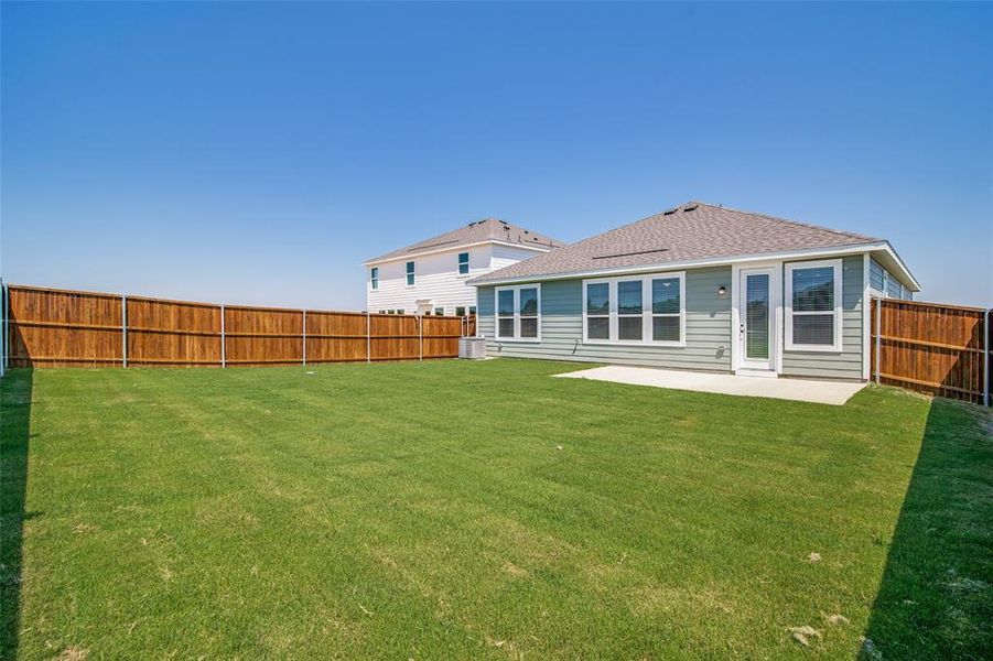 Exterior details of a home in Cottonwood Creek, Seagoville (Image 17).