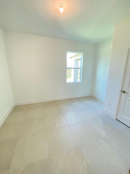 Spacious, unfurnished interior of a new home in Preserves at Park Trace, Stuart (Image 11).