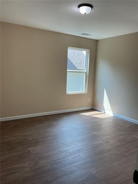Spacious, unfurnished interior of a new home in , Gainesville (Image 7).