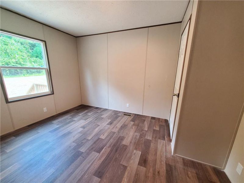 Spacious, unfurnished interior of a new home in , Marble Hill (Image 13).