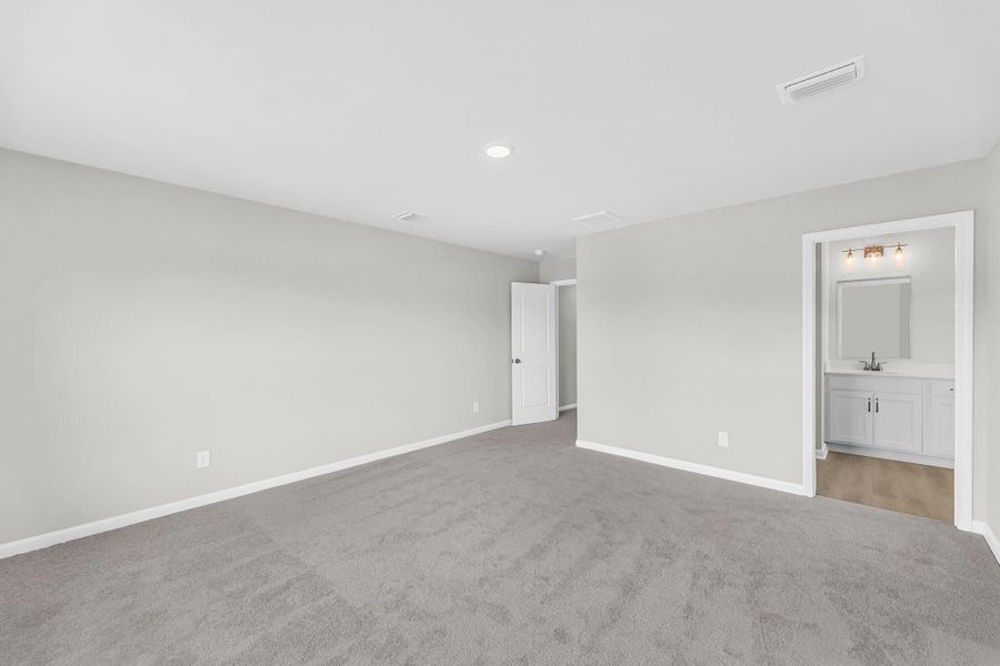 Spacious, unfurnished interior of a new home in , Ravenel (Image 20).