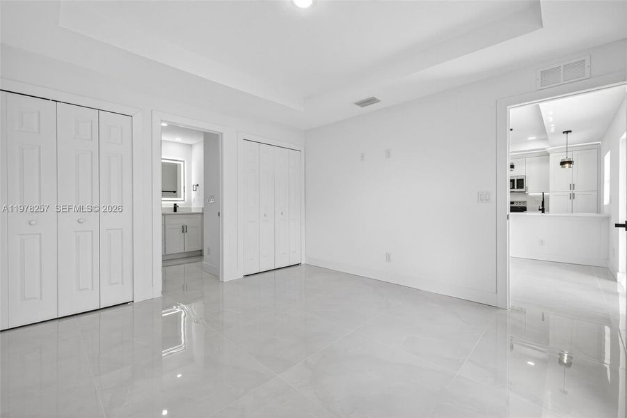 Spacious, unfurnished interior of a new home in , Lehigh Acres (Image 14).