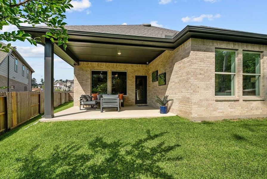 Representative exterior details of a home built from the The Baileywood by David Weekley Homes in The Woodlands Hills 45', Willis (Image 3). Representative exterior details of a home built from the The Baileywood by David Weekley Homes in The Woodlands Hills 45', Willis (Image 3).