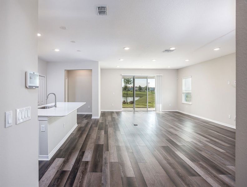 Spacious, unfurnished interior of a new home in Oakstone Farms, Leesburg (Image 48).