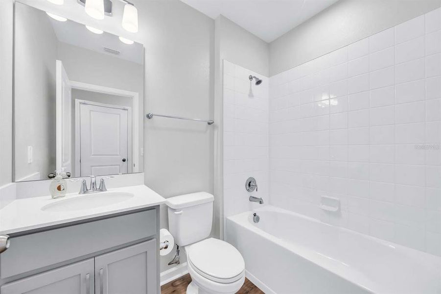 Furnished interior view inside a new home in , Orlando (Image 9).