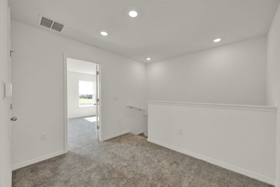 Spacious, unfurnished interior of a new home in Eden Crest, Apopka (Image 14).