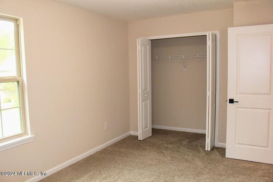 Spacious, unfurnished interior of a new home in , Middleburg (Image 9).