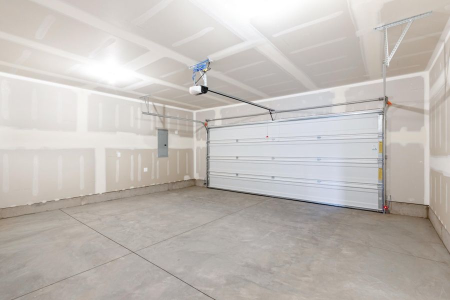 Spacious, unfurnished interior of a new home in Feather Ridge, Redmond (Image 20). Spacious, unfurnished interior of a new home in Feather Ridge, Redmond (Image 20).
