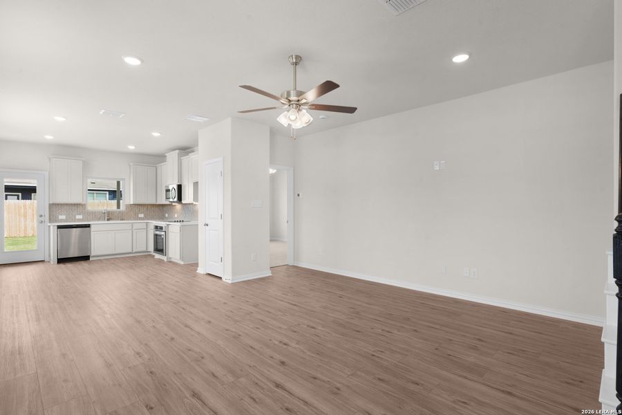 Spacious, unfurnished interior of a new home in Casinas at Gruene, New Braunfels (Image 15).