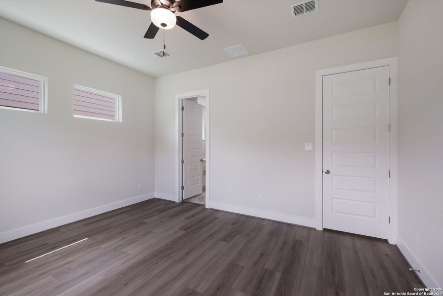 Spacious, unfurnished interior of a new home in Crown Ridge Manor, San Antonio (Image 13).