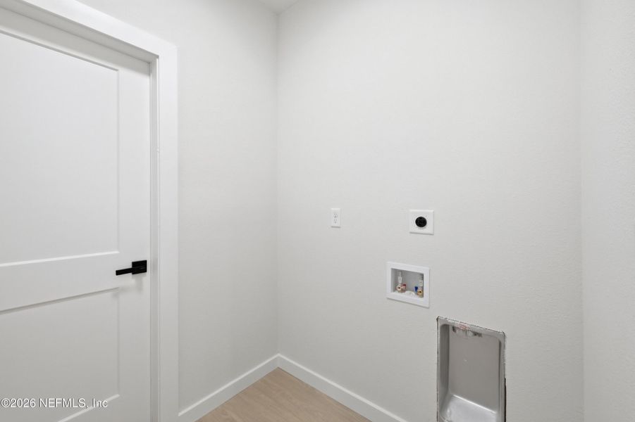 Spacious, unfurnished interior of a new home in , Jacksonville (Image 18).