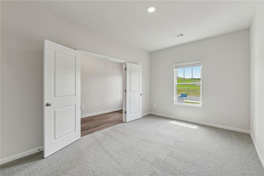 Spacious, unfurnished interior of a new home in Ivey Township, Dallas (Image 27).