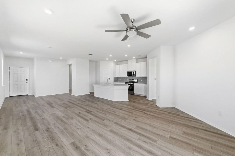 Spacious, unfurnished interior of a new home in Stoney Chase, Del Valle (Image 17). Spacious, unfurnished interior of a new home in Stoney Chase, Del Valle (Image 17).