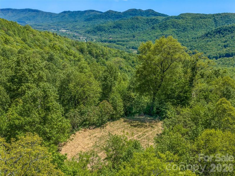 Gentle topography and a large, flat homesite create an ideal setting for luxury mountain living. Gentle topography and a large, flat homesite create an ideal setting for luxury mountain living.