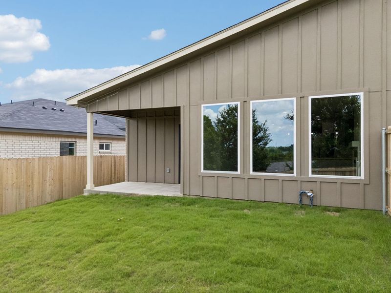 Exterior details and patio area of a home in , Killeen (Image 22).