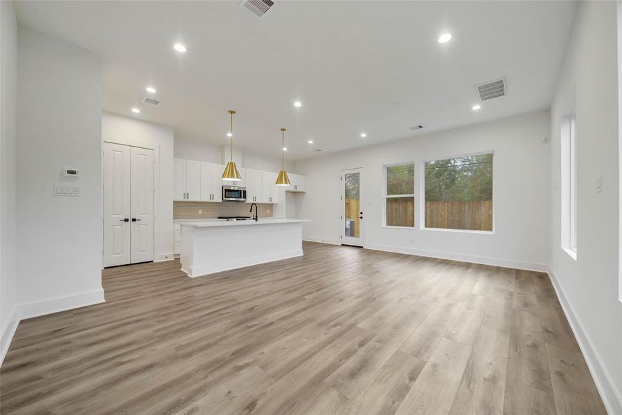 Spacious, unfurnished interior of a new home in , Houston (Image 25).