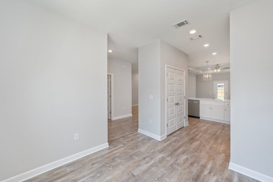 Representative unfurnished interior of a home built from the Georgia by CJL Homes in McCarthy Estates, Defuniak Springs (Image 31).